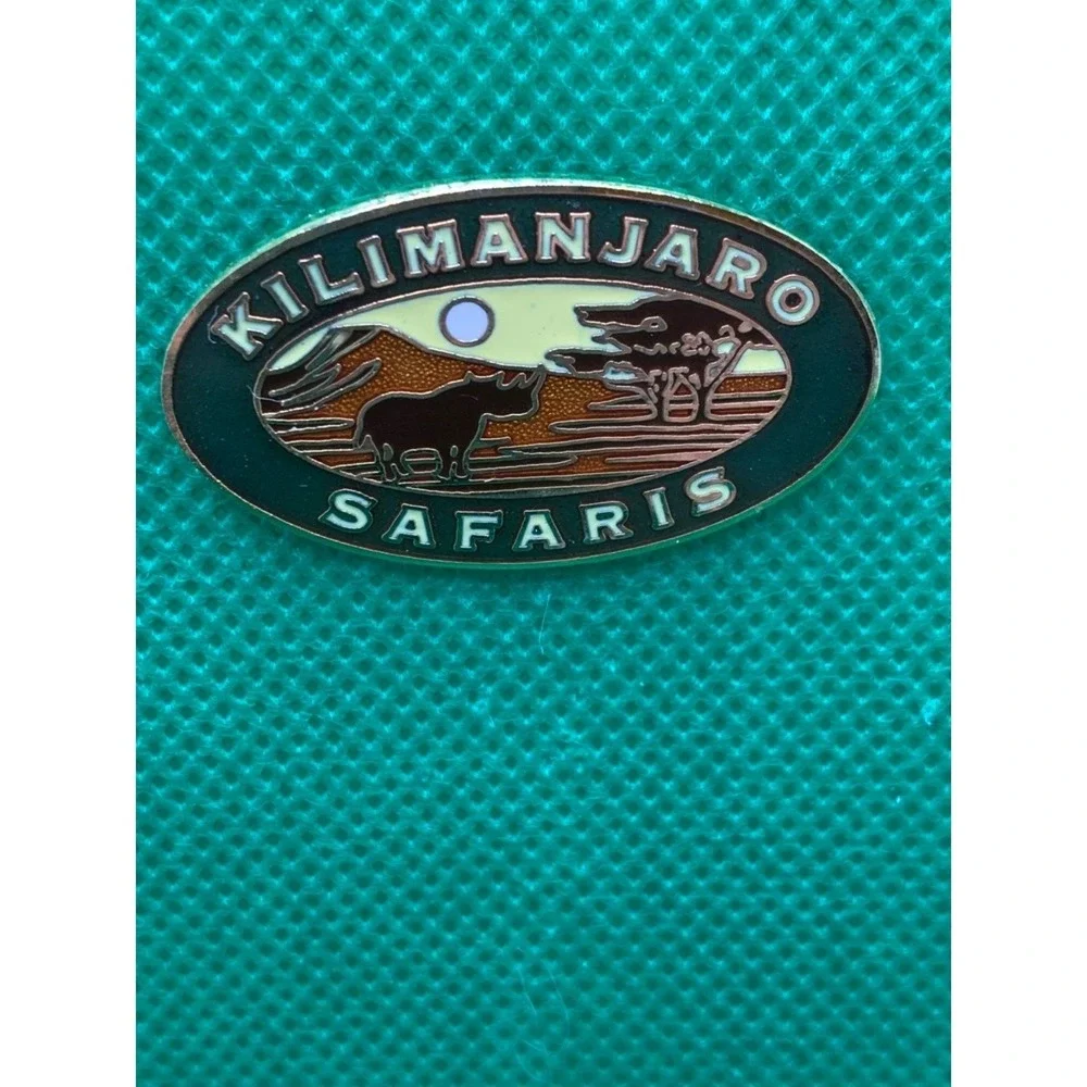 NWT vintage Kilimanjaro Safaris Disney pin Animal Kingdom 2000 Y2K WDW